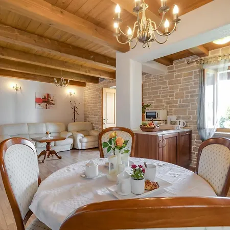 Frapi With Shared Pool - Happy Holiday home Pazin
