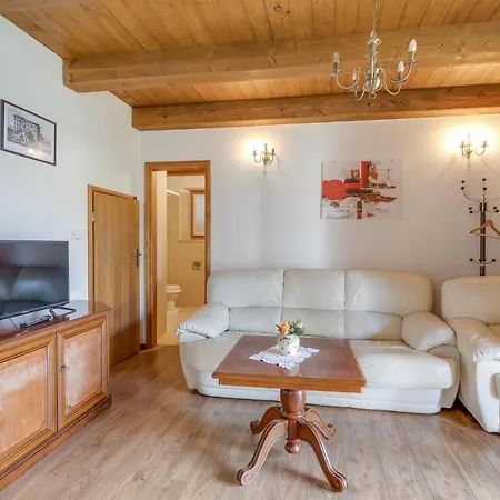 Frapi With Shared Pool - Happy Holiday home