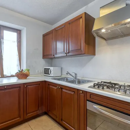 Frapi With Shared Pool - Happy Holiday home