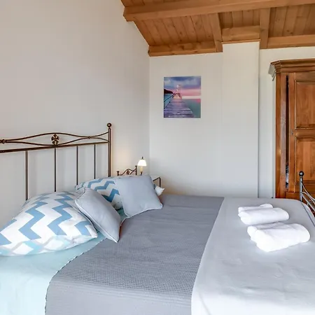 Frapi With Shared Pool - Happy Holiday home