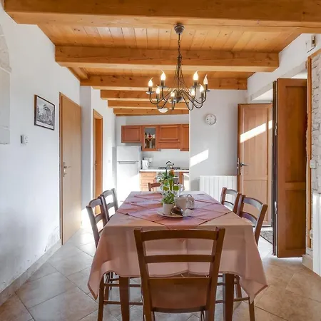 Frapi With Shared Pool - Happy Holiday home Pazin
