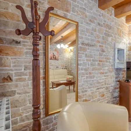 Frapi With Shared Pool - Happy Holiday home Pazin