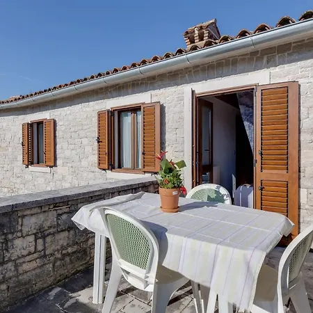 Frapi With Shared Pool - Happy Holiday home