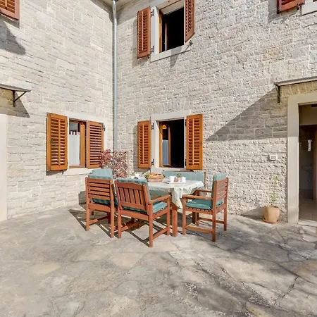 Holiday home Frapi With Shared Pool - Happy