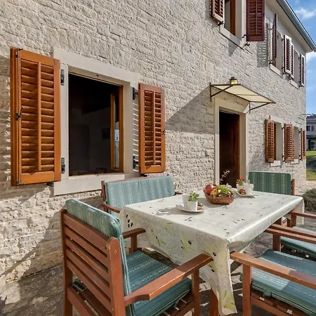 Frapi With Shared Pool - Happy Pazin