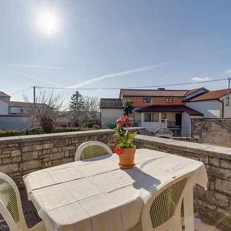 Frapi With Shared Pool - Happy Holiday home *