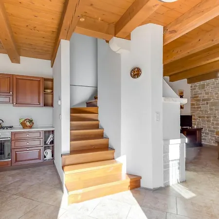 Holiday home Frapi With Shared Pool - Happy Pazin